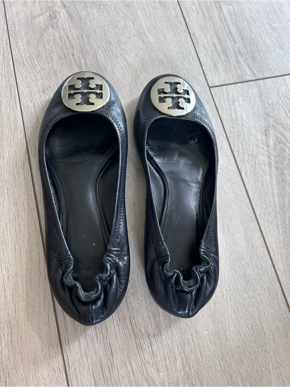 Tory Burch Black Leather Flats Silver Logo Medallion Ballet Shoes Mini Travel